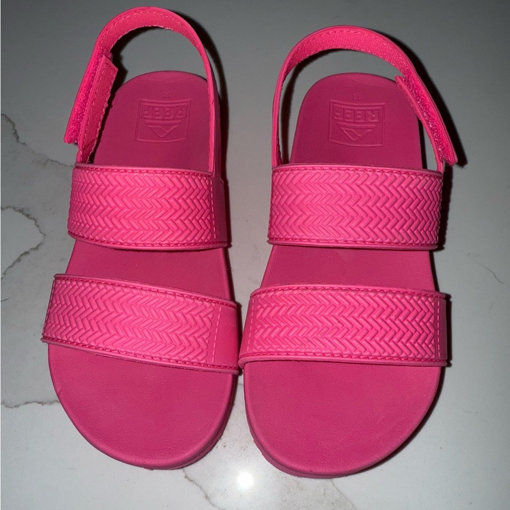 Reef Pink Sporty Sandals with Slingback Design